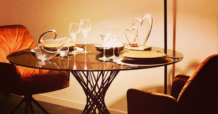 table diner romantique aux chandelles loveroom l'Apothéose